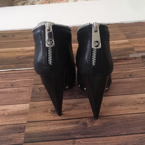 NWOT Michael Kors Stiletto Ankle Boots - Picture 3 of 7